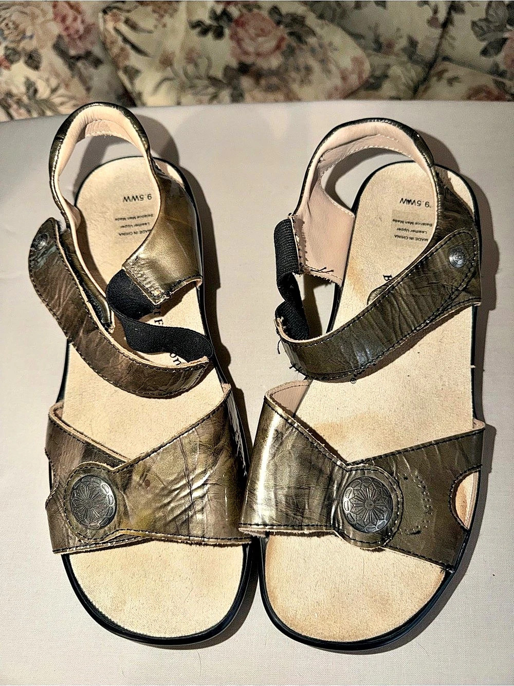 Alegria Wedge Sandals in Bronze & Black US 6